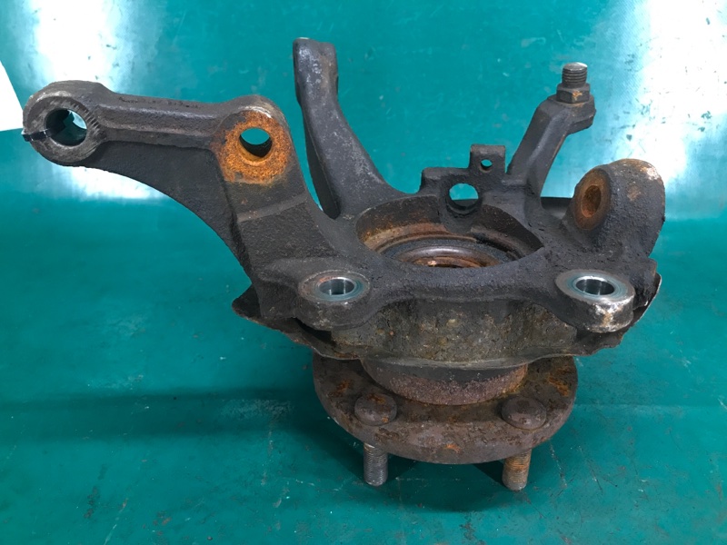 Кулак поворотный передний правый NISSAN X-TRAIL T30 01-07