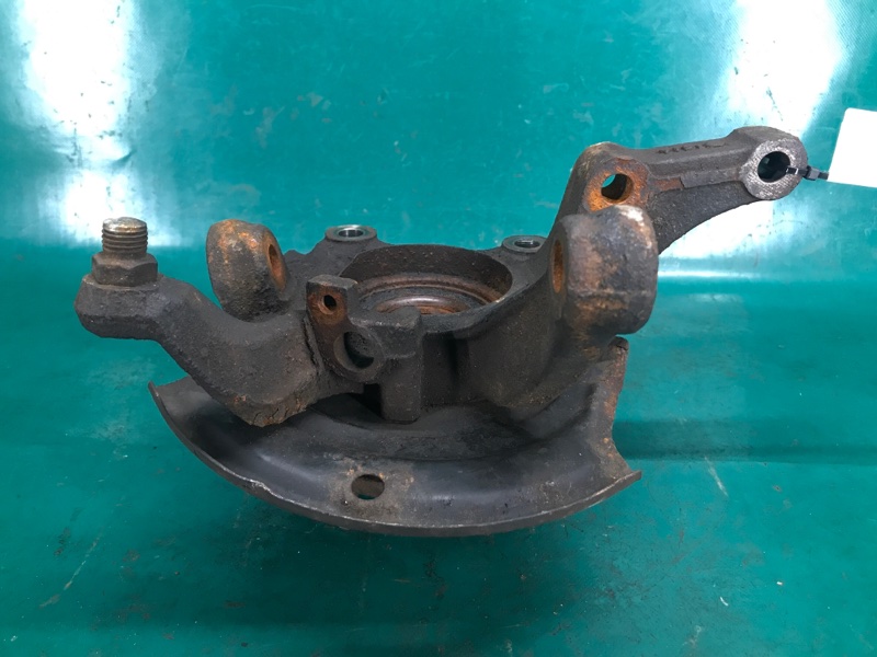 Кулак поворотный передний правый X-TRAIL T30 01-07