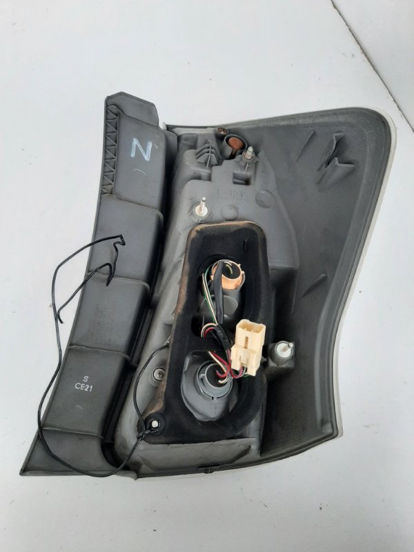 Фонарь наружный задний левый TOYOTA PRIUS PLUS 11-14 Фонарь наружный задний левый TOYOTA PRIUS PLUS 11-14