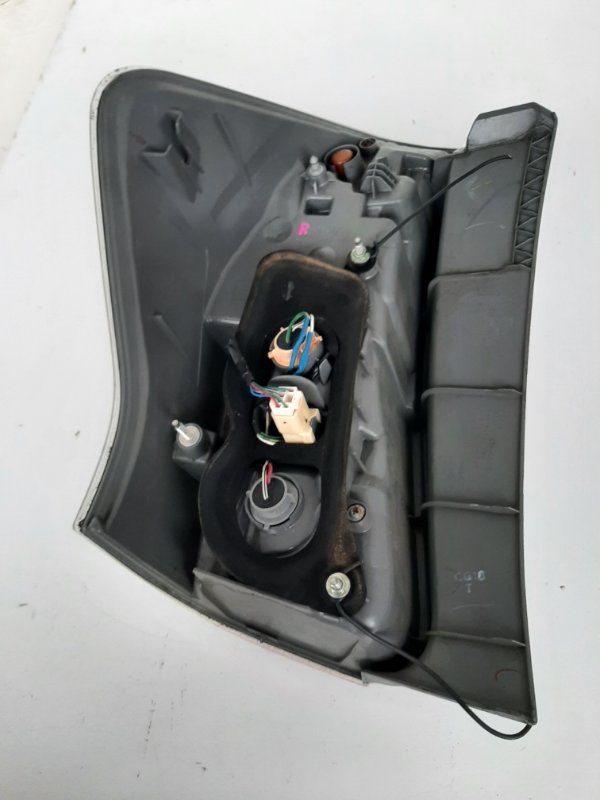 Фонарь наружный задний правый PRIUS PLUS 11-14 Фонарь наружный задний правый PRIUS PLUS 11-14