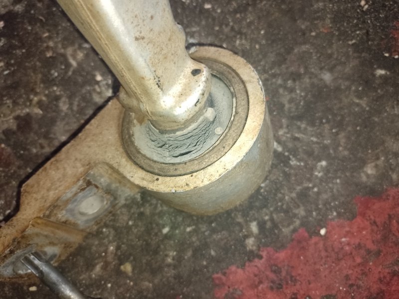 Рычаг передней подвески нижний правый NISSAN X-TRAIL T30 01-07