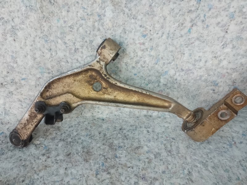 Рычаг передней подвески нижний правый X-TRAIL T30 01-07 Рычаг передней подвески нижний правый X-TRAIL T30 01-07