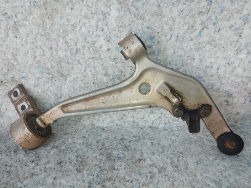 Рычаг передней подвески нижний правый NISSAN X-TRAIL T30 01-07 54500-8H310 Б/У