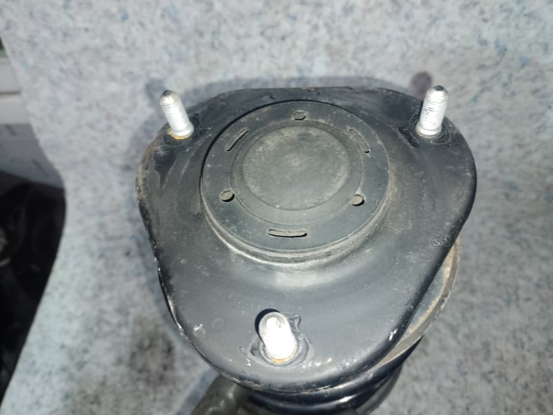 Амортизатор передний левый PRIUS - 30 09-17 Амортизатор передний левый PRIUS - 30 09-17