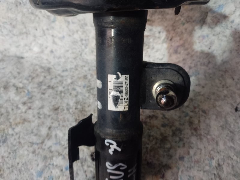 Амортизатор передний левый PRIUS - 30 09-17 Амортизатор передний левый PRIUS - 30 09-17