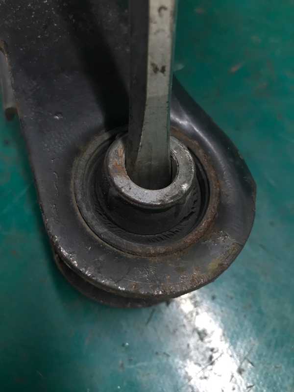 Рычаг задней подвески поперечный нижний левый MITSUBISHI OUTLANDER XL 05-13