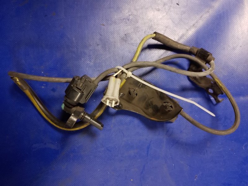 Датчик ABS передний правый LEXUS GX470 02-09 89542-60050 Б/У