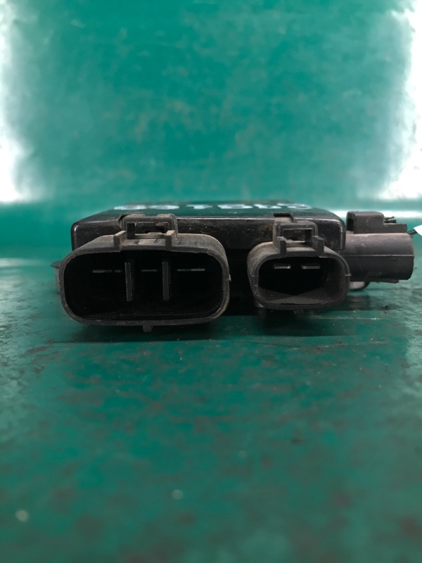 Блок управления вентилятором радиатора MITSUBISHI OUTLANDER 03-07