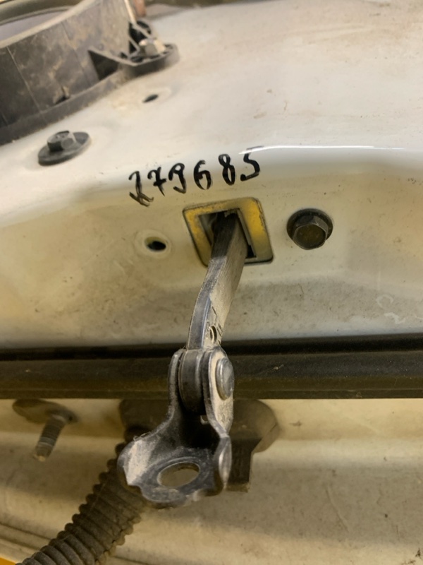 Запчасть ограничитель двери передний левый NISSAN MURANO Z51 07-14 80430-1AA0A Б/У Ограничитель двери передний левый NISSAN MURANO Z51 07-14 80430-1AA0A Б/У