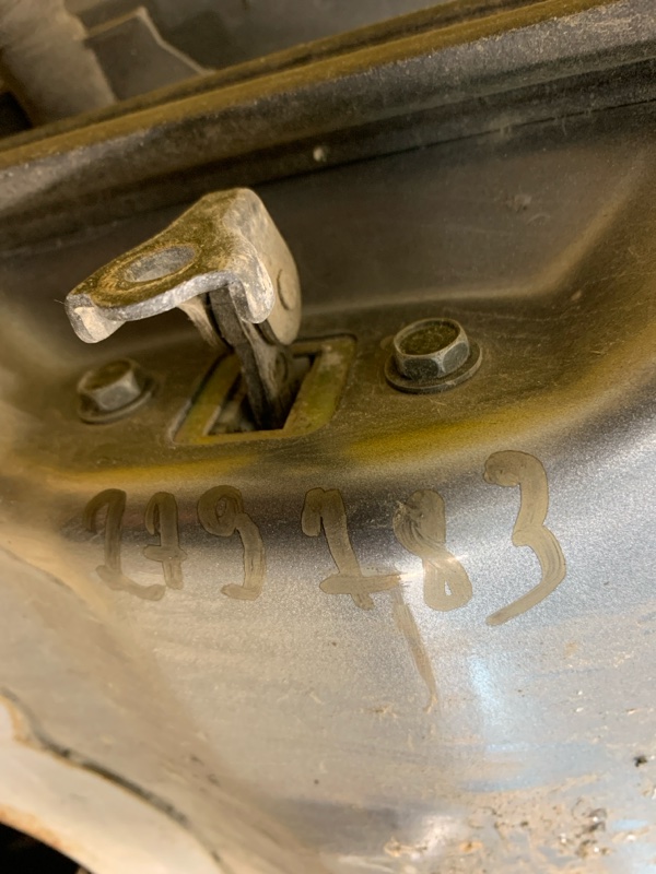 Ограничитель двери передний правый NISSAN MURANO Z50 02-07 80430-CA010 Б/У