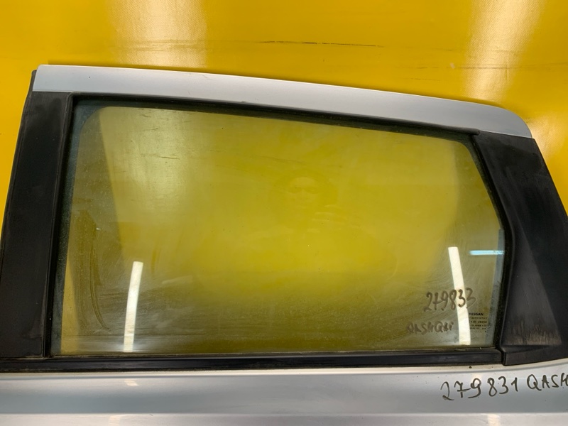 Запчасть стекло двери заднее левое NISSAN QASHQAI 07-14 82301-JD005 Б/У Стекло двери заднее левое NISSAN QASHQAI 07-14 82301-JD005 Б/У