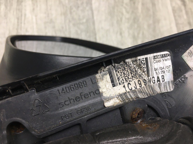 Зеркало левое 300 04-10