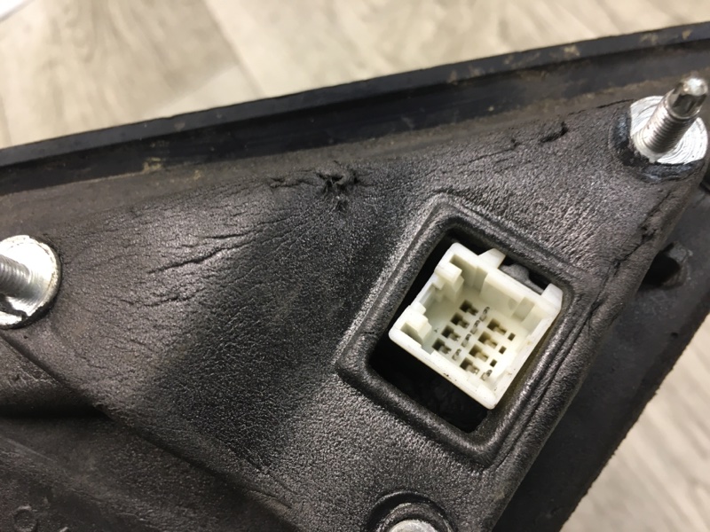 Зеркало левое 300 04-10 Зеркало левое 300 04-10