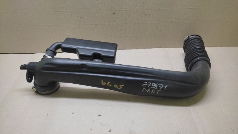 Патрубок воздушного фильтра DODGE DART 12-16 2015 2.4 ED6 68235681AA Б/У