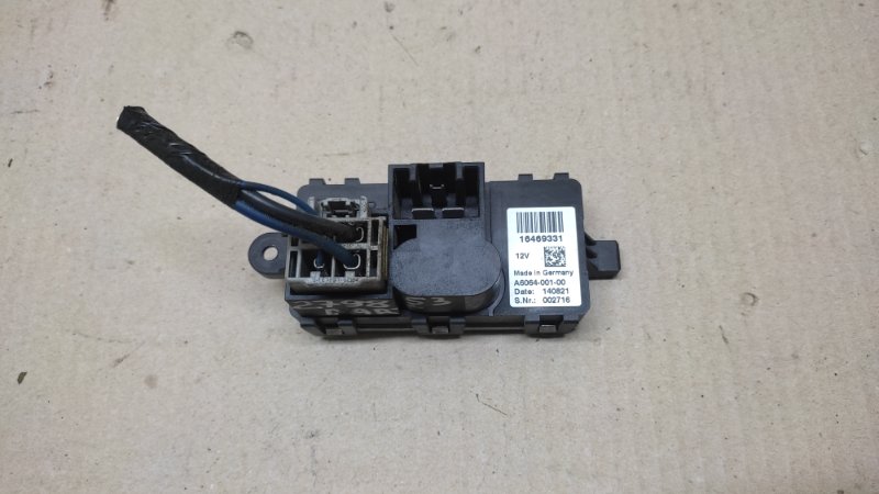 Запчасть резистор печки DODGE DART 12-16 2015 2.4 ED6 68225054AA Б/У Резистор печки DODGE DART 12-16 2015 2.4 ED6 68225054AA Б/У