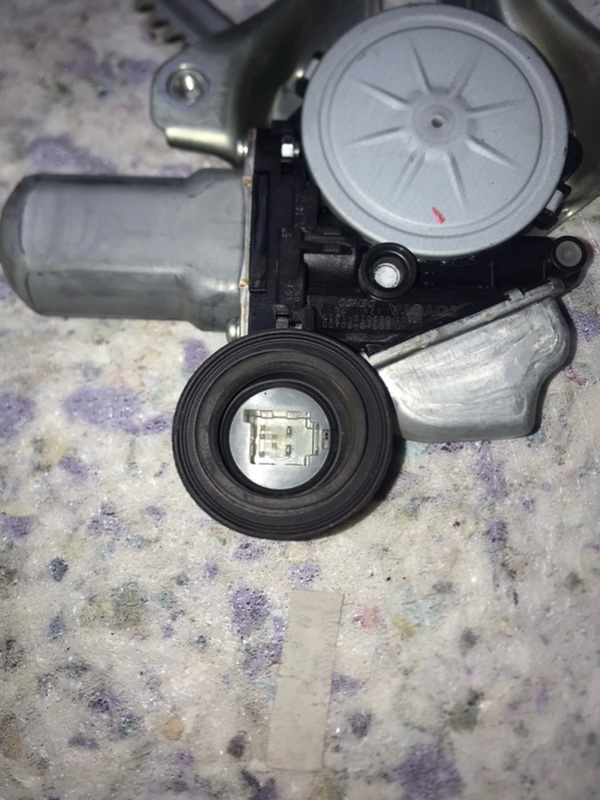 Стеклоподъемник задний правый TOYOTA PRIUS - 30 09-17