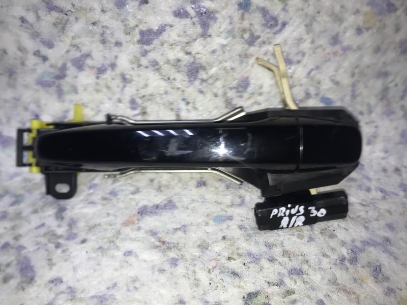 Запчасть ручка двери наружная задняя правая TOYOTA PRIUS - 30 09-17 Б/У Ручка двери наружная задняя правая TOYOTA PRIUS - 30 09-17 Б/У