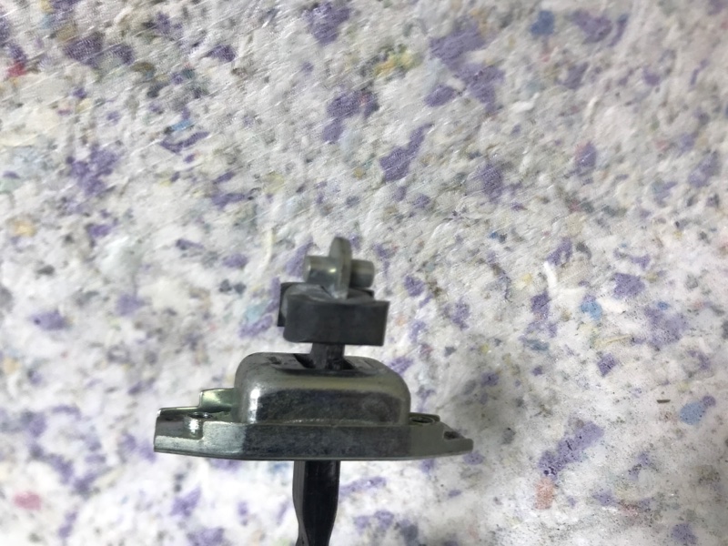 Ограничитель двери передний левый PRIUS - 30 09-17