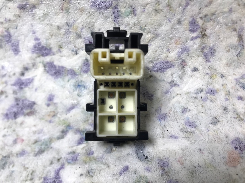 Кнопка стеклоподъемника задняя правая PRIUS C/AQUA 11-14