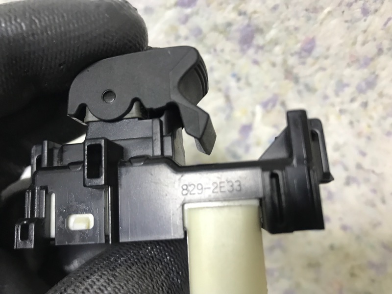 Кнопка стеклоподъемника задняя правая TOYOTA PRIUS C/AQUA 11-14