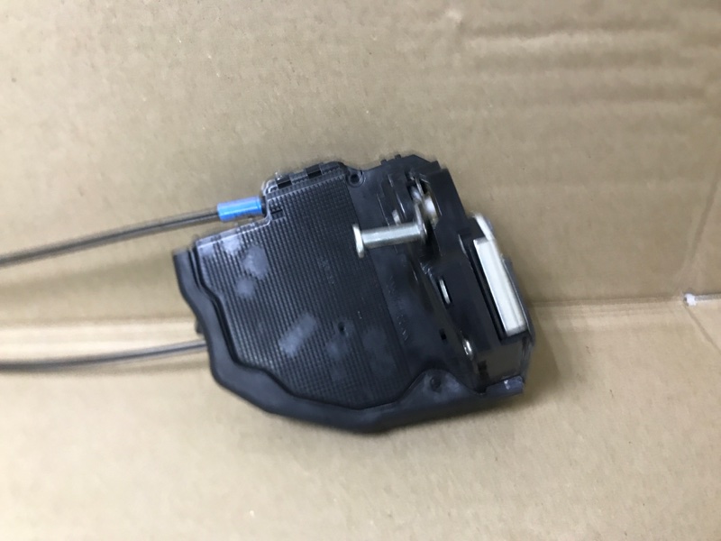 Замок двери задний правый TOYOTA PRIUS C/AQUA 11-14 Замок двери задний правый TOYOTA PRIUS C/AQUA 11-14