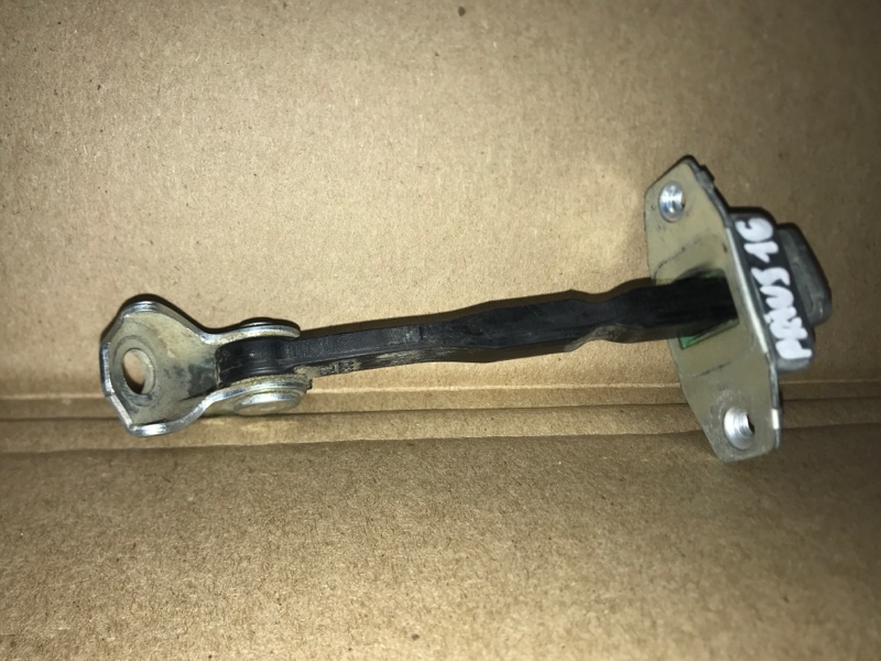 Ограничитель двери задний правый PRIUS C/AQUA 11-14