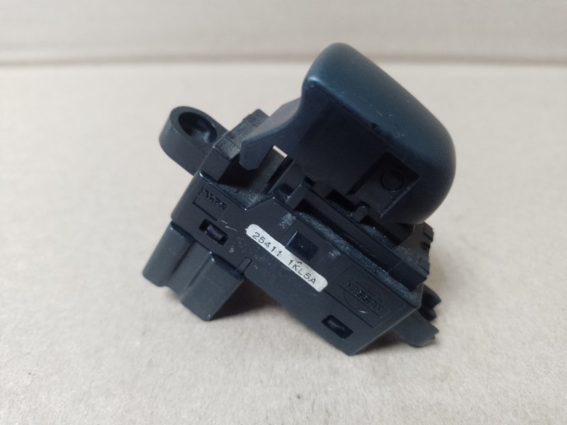Кнопка стеклоподъемника задняя правая NISSAN LEAF 10-17 25411-1KL5A Б/У