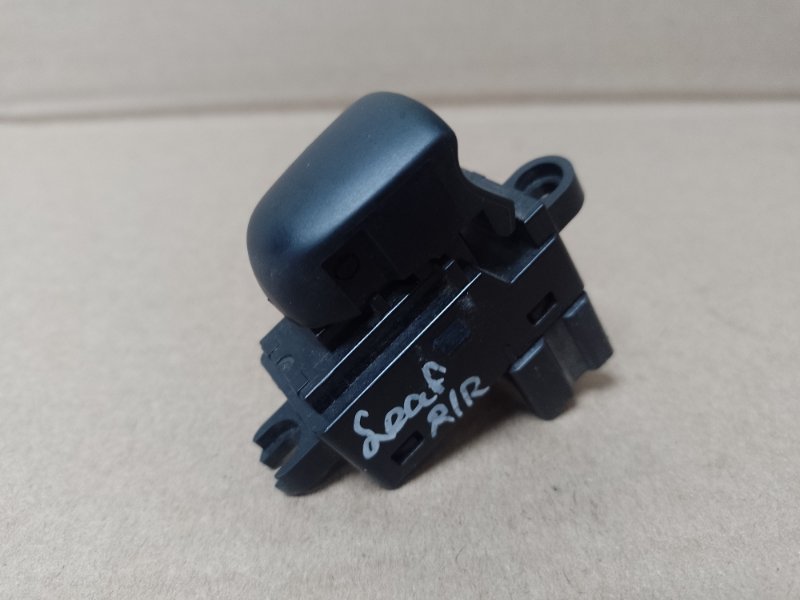 Кнопка стеклоподъемника задняя правая LEAF 10-17