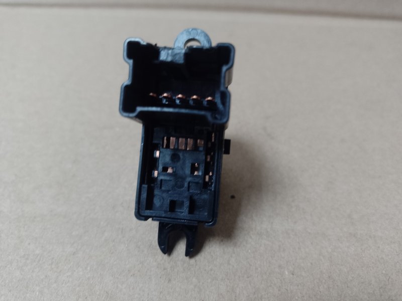 Кнопка стеклоподъемника задняя правая NISSAN LEAF 10-17