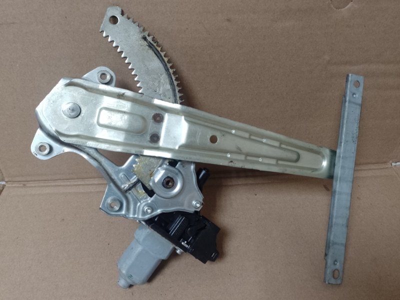 Запчасть стеклоподъемник задний правый NISSAN LEAF 10-17 82720-1U600 Б/У Стеклоподъемник задний правый NISSAN LEAF 10-17 82720-1U600 Б/У