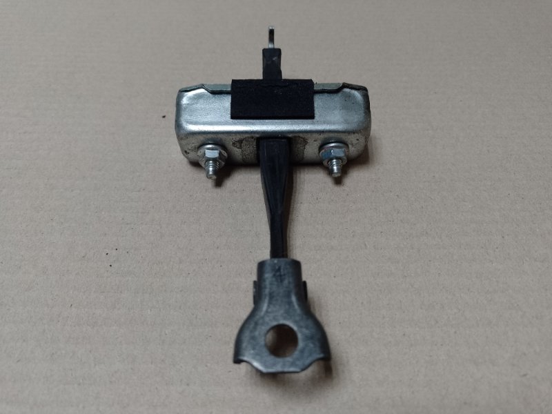 Запчасть ограничитель двери задний правый TOYOTA CAMRY 50 12-15 68630-06082 Б/У Ограничитель двери задний правый TOYOTA CAMRY 50 12-15 68630-06082 Б/У