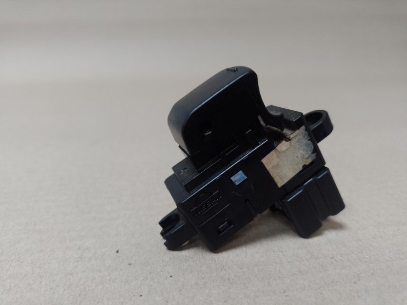 Кнопка стеклоподъемника задняя правая TEANA J32 08-14