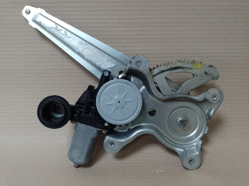 Стеклоподъемник задний правый TOYOTA AURIS 06-12 Б/У