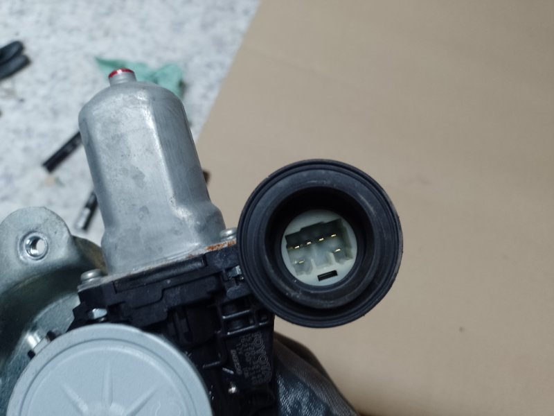 Стеклоподъемник задний правый AURIS 06-12