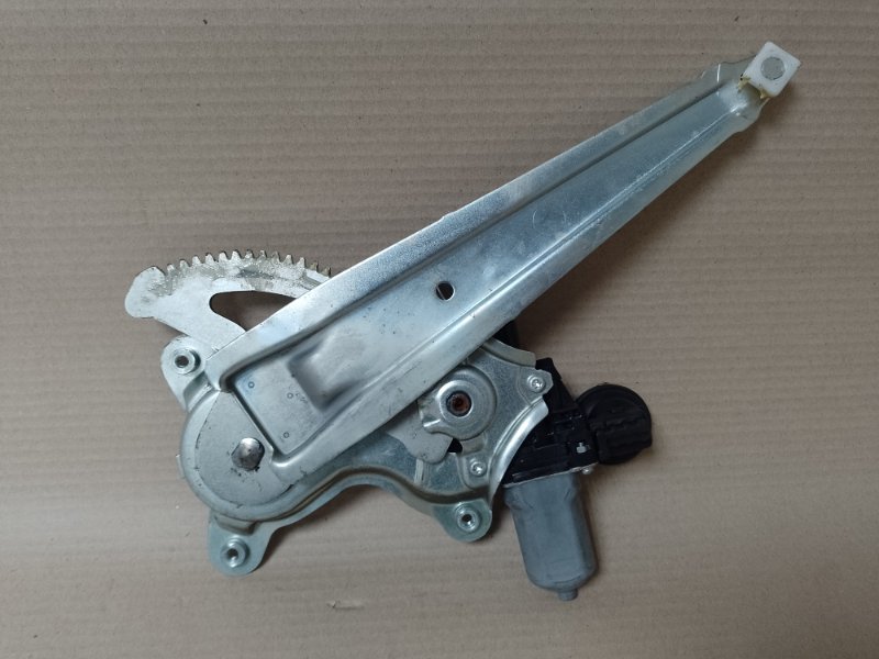 Стеклоподъемник задний правый AURIS 06-12