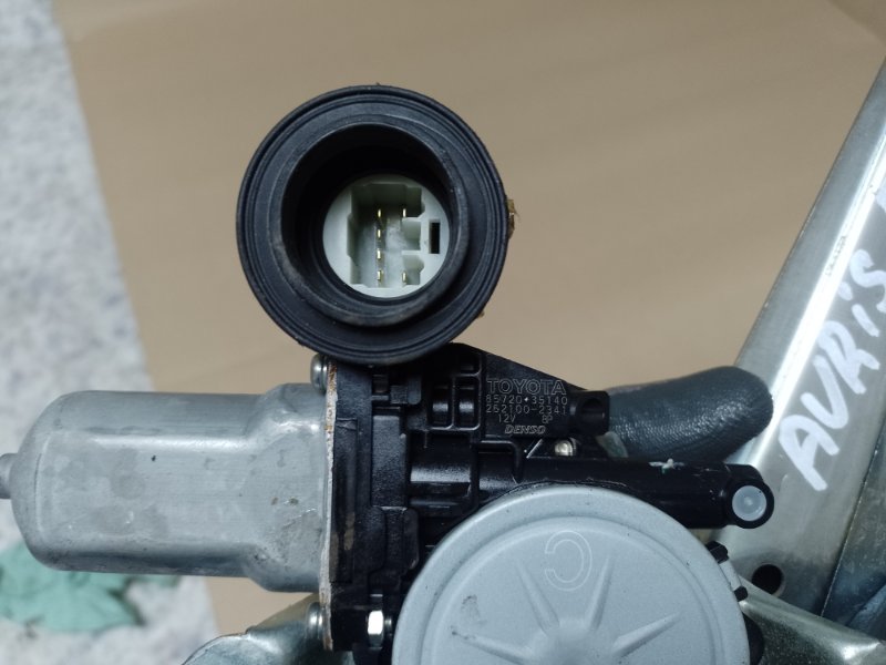 Стеклоподъемник задний правый TOYOTA AURIS 06-12