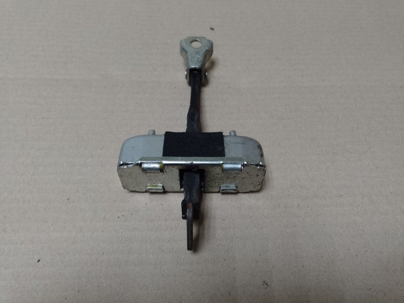 Ограничитель двери передний левый TOYOTA AURIS 06-12 Б/У