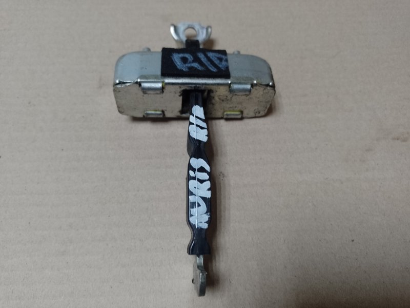 Ограничитель двери задний правый AURIS 06-12