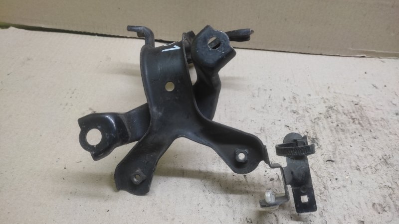 Кронштейн крепления компрессора пневмоподвески LEXUS LS430 00-06 Кронштейн крепления компрессора пневмоподвески LEXUS LS430 00-06