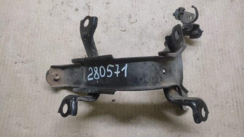 Кронштейн крепления компрессора пневмоподвески LEXUS LS430 00-06 48911-50040 Б/У