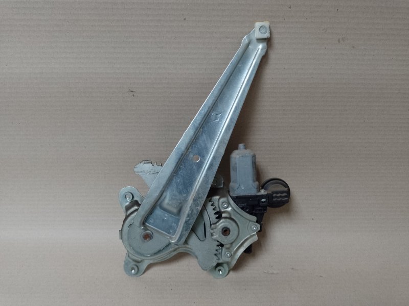 Стеклоподъемник задний левый COROLLA 150 06-13 Стеклоподъемник задний левый COROLLA 150 06-13