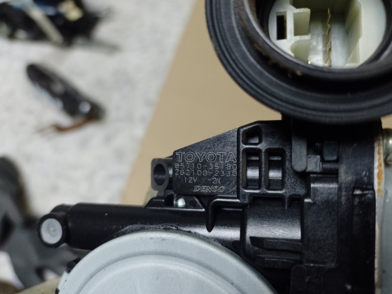 Стеклоподъемник задний левый COROLLA 150 06-13 Стеклоподъемник задний левый COROLLA 150 06-13