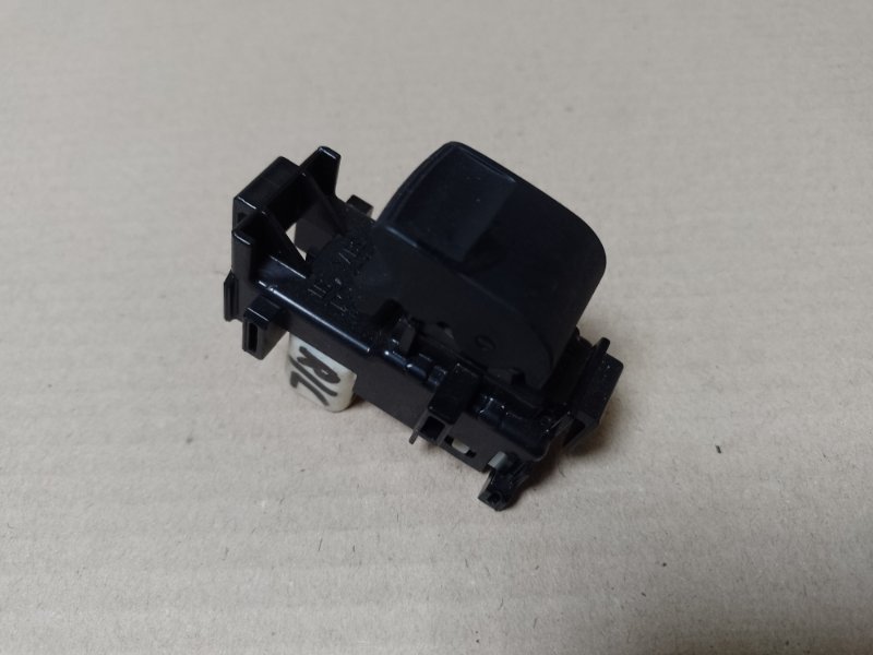 Кнопка стеклоподъемника задняя левая PRIUS C/AQUA 11-14