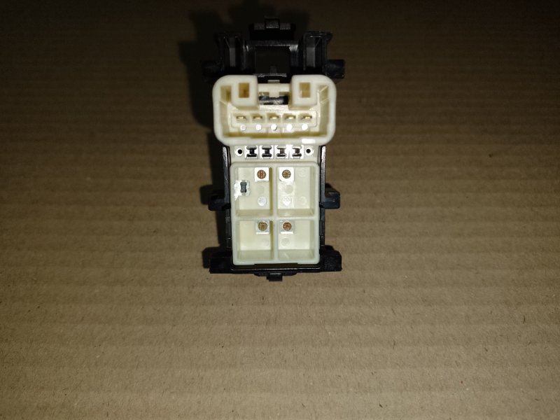 Кнопка стеклоподъемника задняя левая TOYOTA PRIUS C/AQUA 11-14