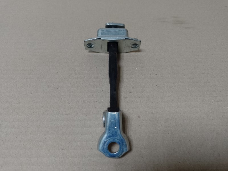 Запчасть ограничитель двери задний левый TOYOTA PRIUS C/AQUA 11-14 68630-52130 Б/У Ограничитель двери задний левый TOYOTA PRIUS C/AQUA 11-14 68630-52130 Б/У