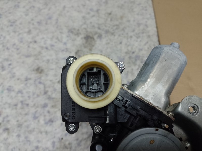 Стеклоподъемник задний левый CAMRY 40 06-11