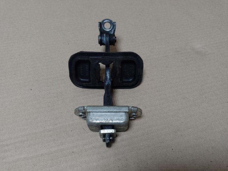 Ограничитель двери задний левый NISSAN QASHQAI 07-14 80430-JD000 Б/У