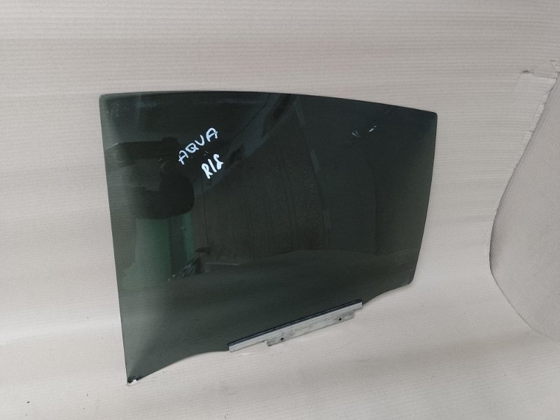 Стекло двери заднее левое TOYOTA PRIUS C/AQUA 11-14 68140-52370 Б/У