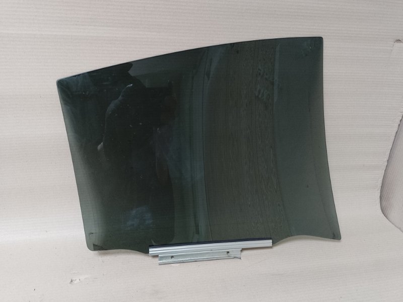 Стекло двери заднее левое PRIUS C/AQUA 11-14