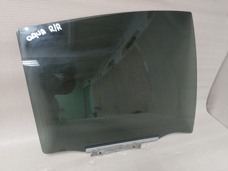 Стекло двери заднее правое TOYOTA PRIUS C/AQUA 11-14 68130-52370 Б/У